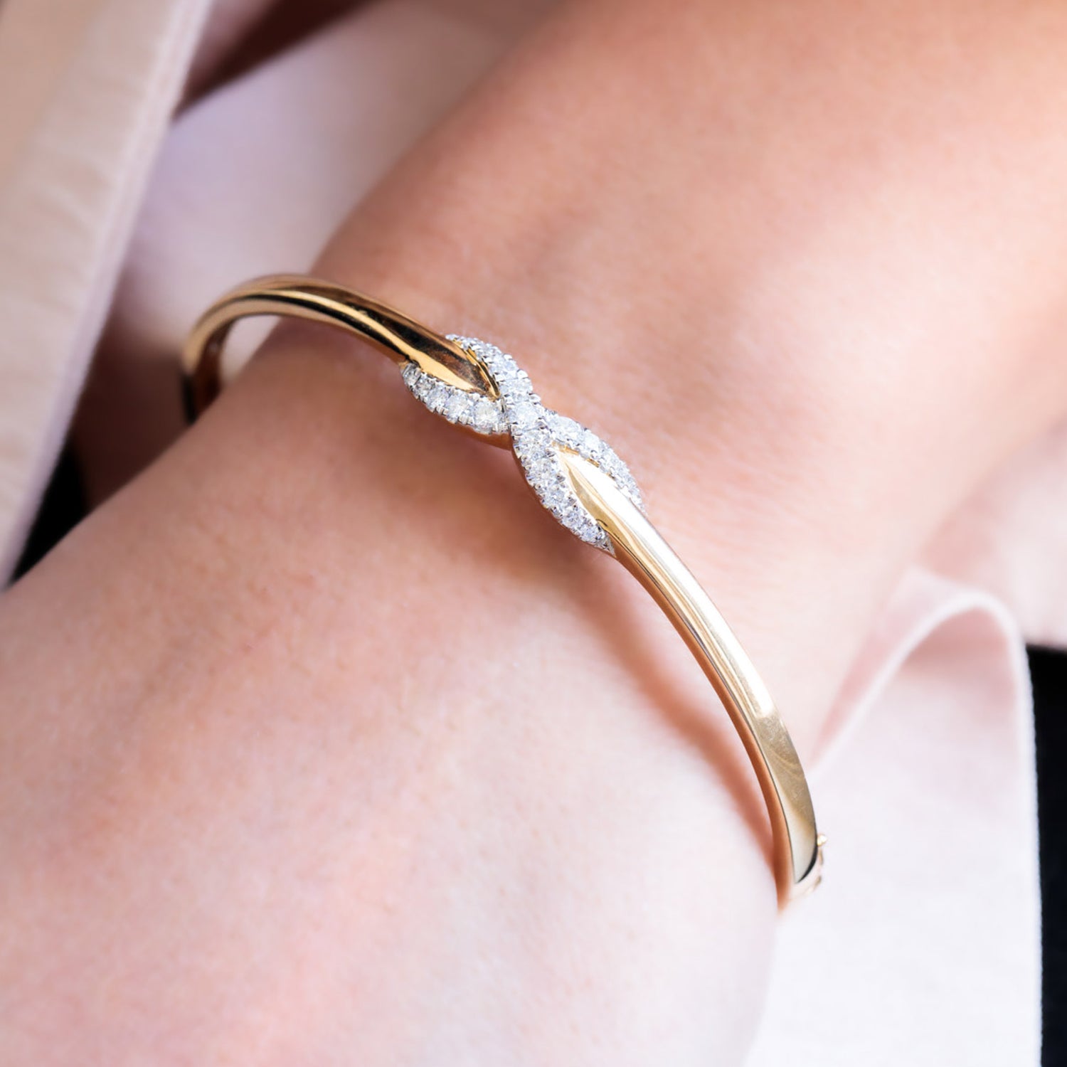9ct Yellow Gold Round Brilliant Cut with 1/2 CARAT tw of Diamonds Bangle