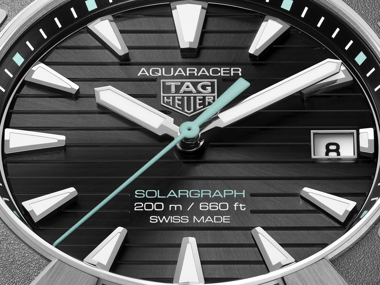 TAG Heuer Aquaracer Professional 200 Solargraph