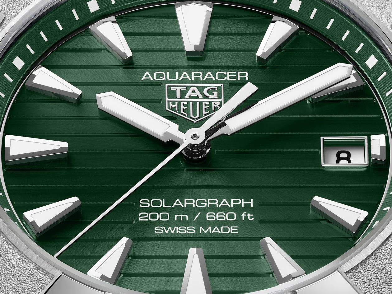 TAG Heuer Aquaracer Professional 200 Solargraph