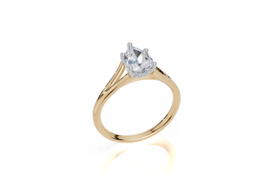 18ct Yellow Gold Pear Cut 1.05 Carat tw of  Diamond Ring