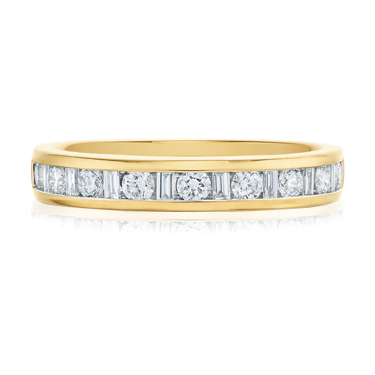 18ct Yellow Gold Round Brillant & Baguette Cut with 1/2 CARAT tw of Diamonds Ring