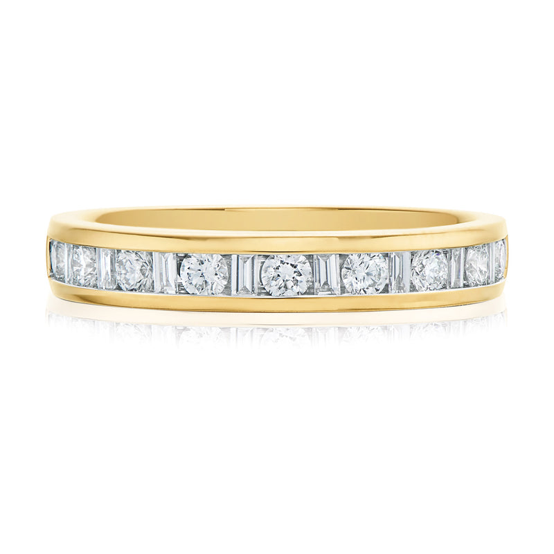 18ct Yellow Gold Round Brillant & Baguette Cut with 1/2 CARAT tw of Diamonds Ring