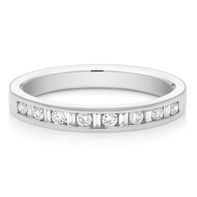 18ct White Gold Round Brillant & Baguette Cut with 1/4 CARAT tw of Diamonds Ring