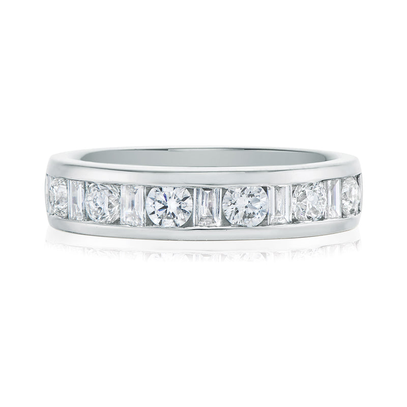 18ct White Gold Round Brillant & Baguette Cut with 1 CARAT tw of Diamonds Ring